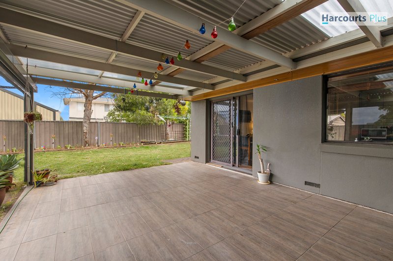 Photo - 4 Scullin Crescent, Trott Park SA 5158 - Image 11