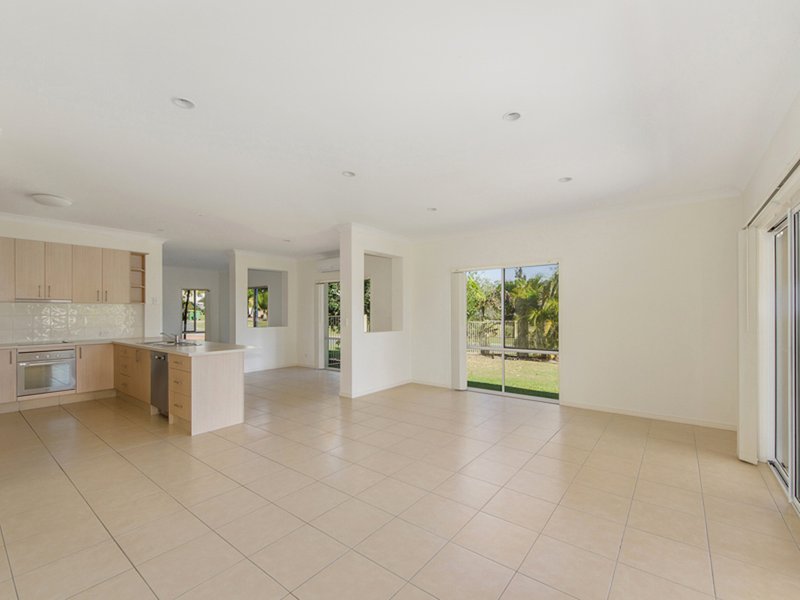 Photo - 4 Seabird Lane, Coomera Waters QLD 4209 - Image 3