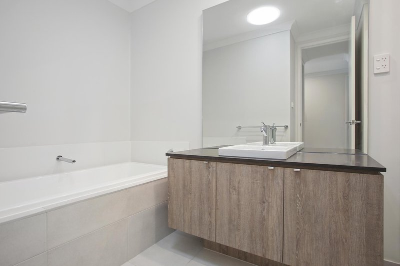 Photo - 4 Seaborn Avenue, Oran Park NSW 2570 - Image 5