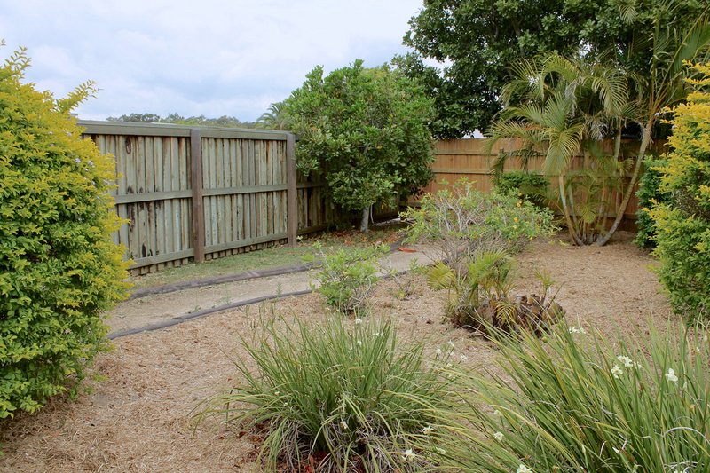 Photo - 4 Seabreeze Court, Sandstone Point QLD 4511 - Image 4