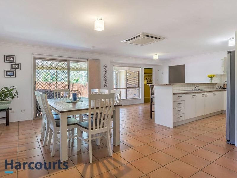 Photo - 4 Seaforth Close, Albany Creek QLD 4035 - Image 4