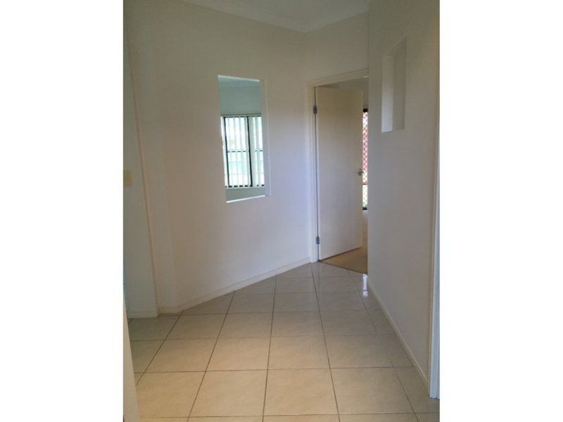 Photo - 4 Seaside Circuit, Toogoom QLD 4655 - Image 3