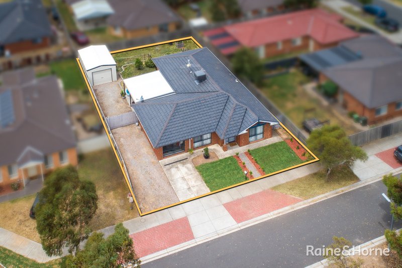 Photo - 4 Sebastian Place, Sunbury VIC 3429 - Image 2