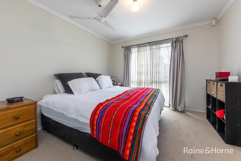 Photo - 4 Sebastian Place, Sunbury VIC 3429 - Image 7