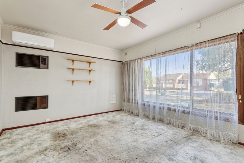Photo - 4 Secomb Avenue, Parafield Gardens SA 5107 - Image 2