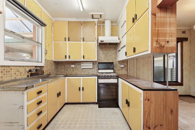 Photo - 4 Secomb Avenue, Parafield Gardens SA 5107 - Image 5