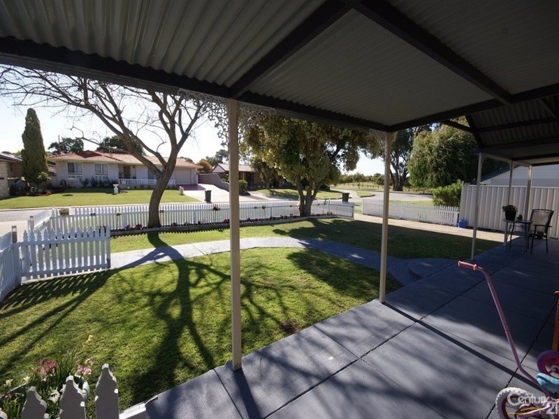 Photo - 4 Second Avenue , Shoalwater WA 6169 - Image 2