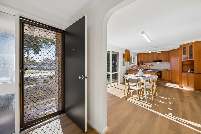 Photo - 4 Seeger Drive, Morphett Vale SA 5162 - Image 5