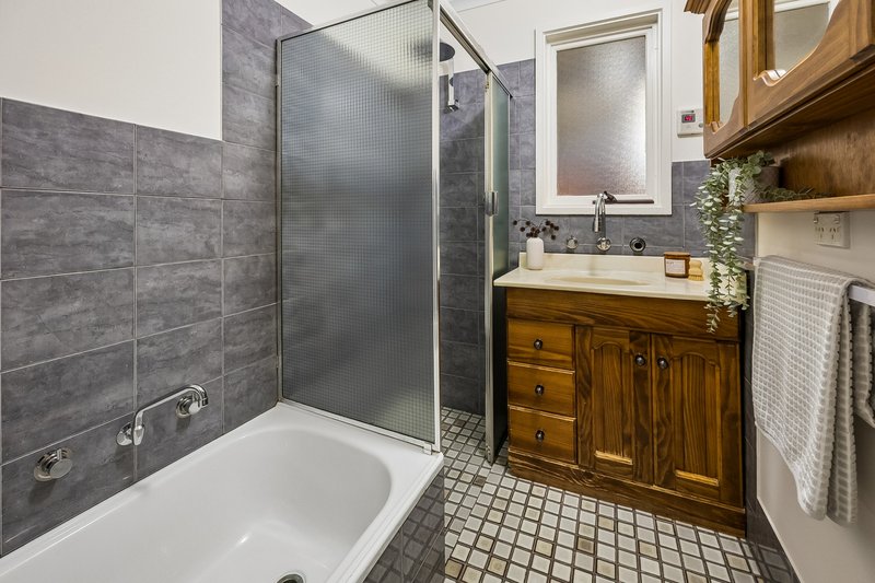 Photo - 4 Seeger Drive, Morphett Vale SA 5162 - Image 13