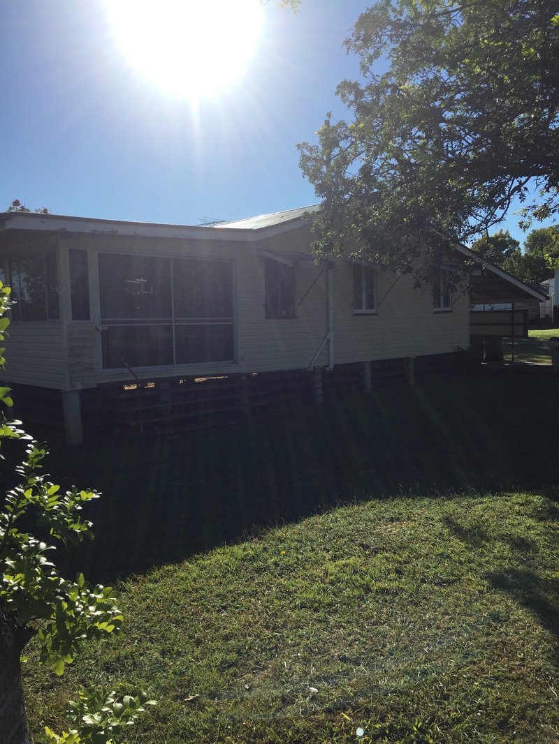 Photo - 4 Selwyn Street, Beaudesert QLD 4285 - Image 2