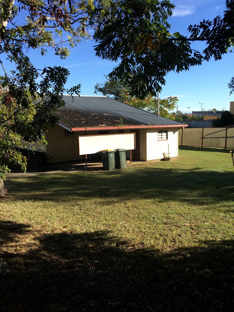 Photo - 4 Selwyn Street, Beaudesert QLD 4285 - Image 3