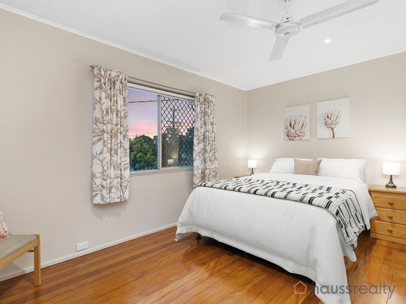 Photo - 4 Seng Street, Graceville QLD 4075 - Image 16