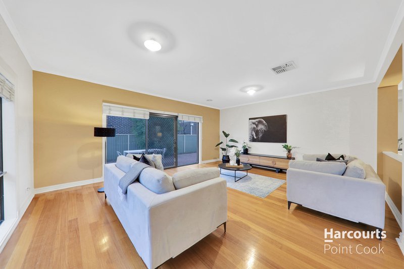 Photo - 4 Shaftsbury Boulevard, Point Cook VIC 3030 - Image 11