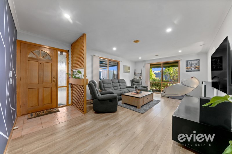 Photo - 4 Shannon Close, Werribee VIC 3030 - Image 2