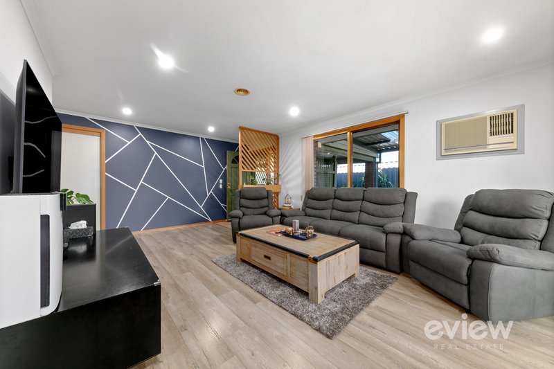 Photo - 4 Shannon Close, Werribee VIC 3030 - Image 3
