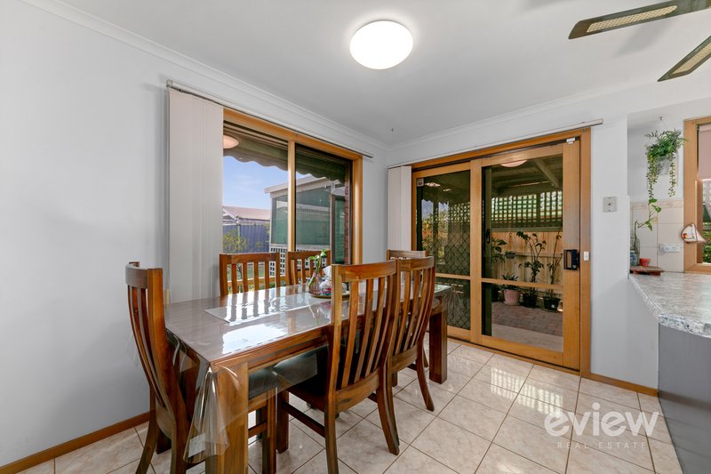 Photo - 4 Shannon Close, Werribee VIC 3030 - Image 4