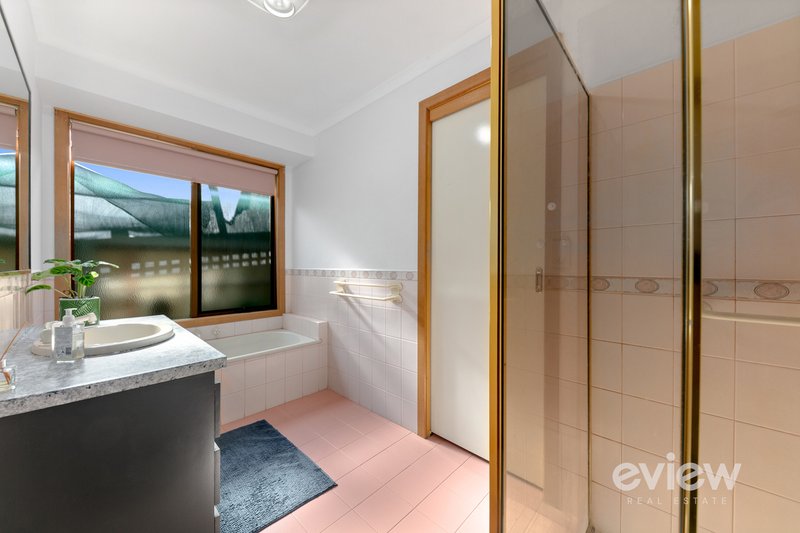 Photo - 4 Shannon Close, Werribee VIC 3030 - Image 8