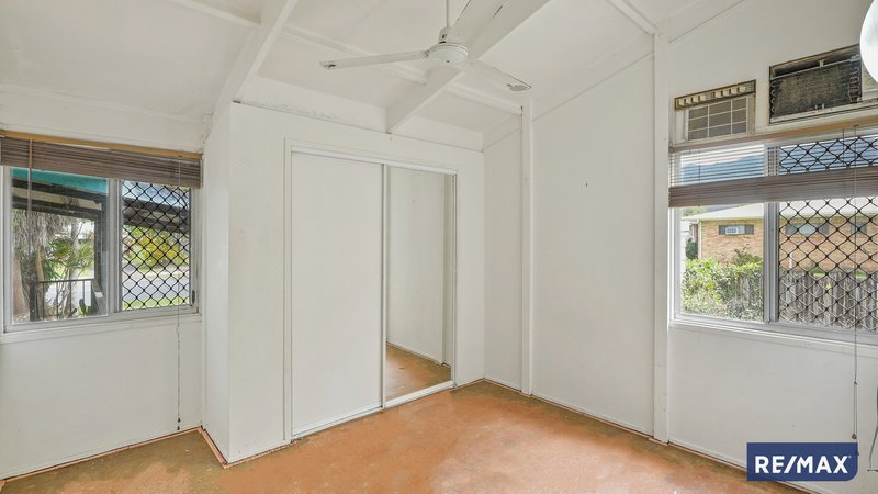 Photo - 4 Shannon Drive, Woree QLD 4868 - Image 9