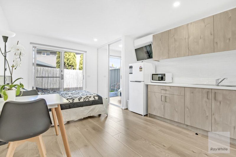 Photo - 4 Sharman Court, Bundoora VIC 3083 - Image 1