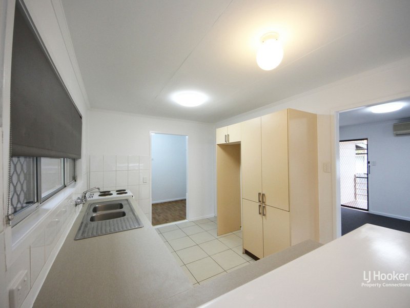 Photo - 4 Sheehan Street, Kallangur QLD 4503 - Image 6