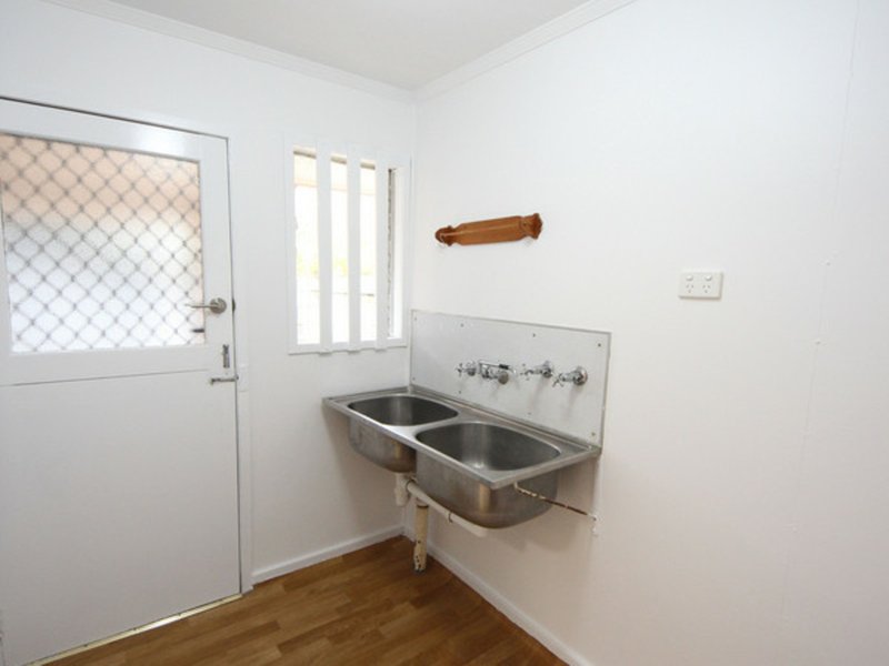 Photo - 4 Sheehan Street, Kallangur QLD 4503 - Image 9