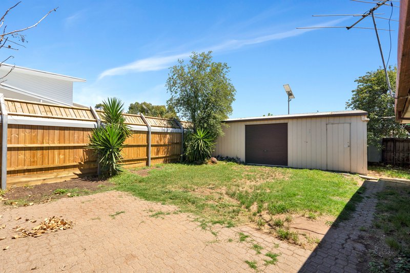 Photo - 4 Sherrin Court, Werribee VIC 3030 - Image 11