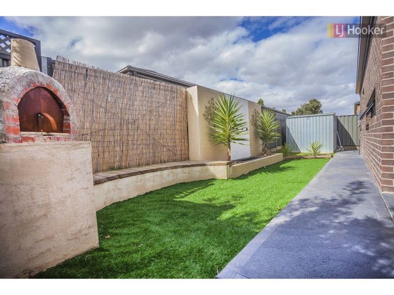 Photo - 4 Silvergum Way, Craigieburn VIC 3064 - Image 17