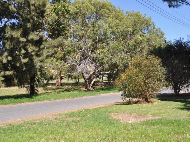 Photo - 4 Simpson Avenue, Encounter Bay SA 5211 - Image 3