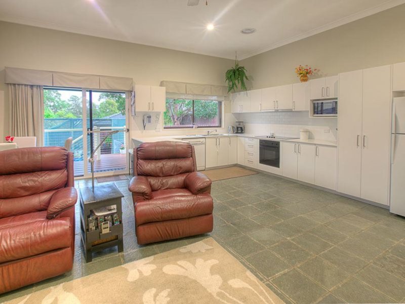 Photo - 4 Simpson Place, Kings Langley NSW 2147 - Image 5