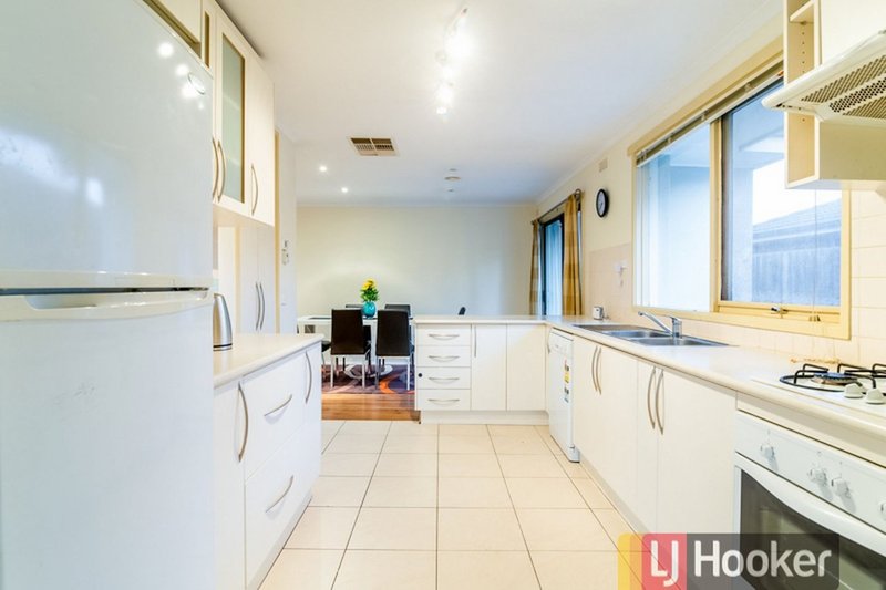 Photo - 4 Sinclair Court, Hampton Park VIC 3976 - Image 2