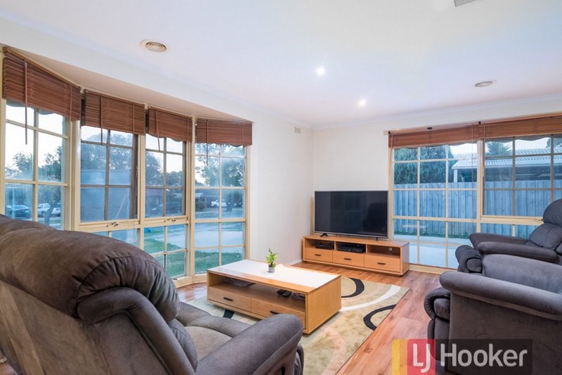 Photo - 4 Sinclair Court, Hampton Park VIC 3976 - Image 3