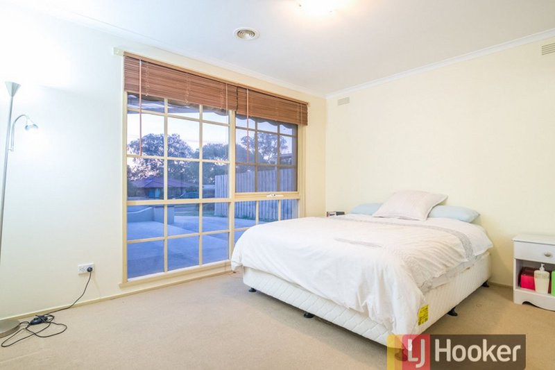 Photo - 4 Sinclair Court, Hampton Park VIC 3976 - Image 7