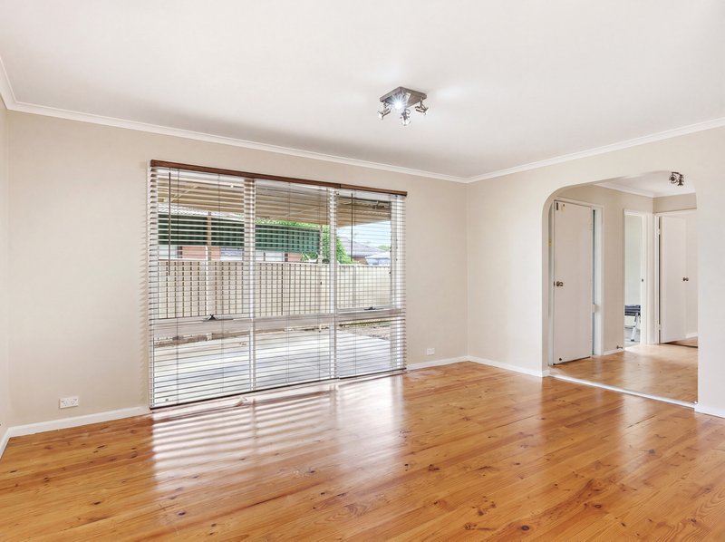 Photo - 4 Snowy Court, Werribee VIC 3030 - Image 2