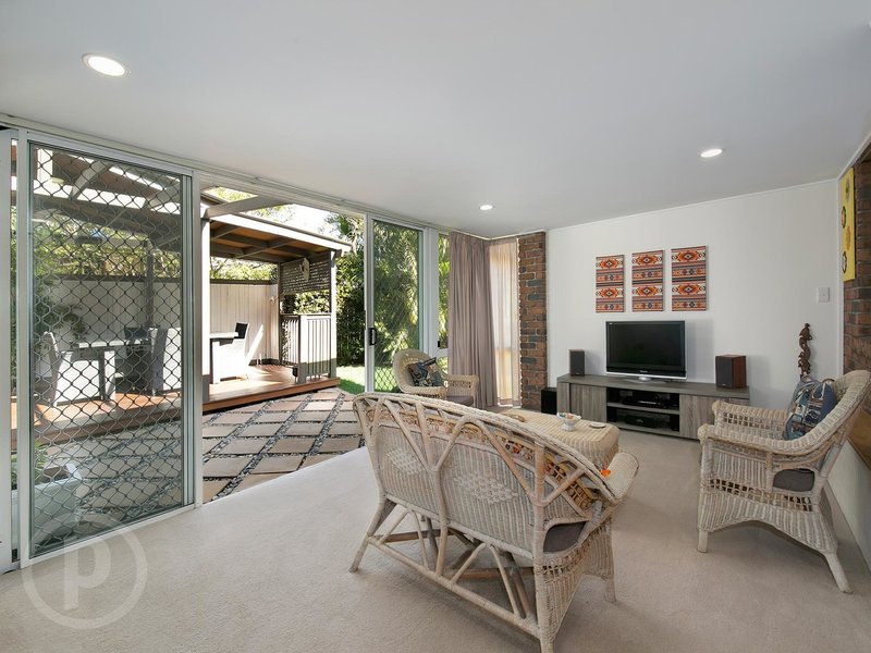 Photo - 4 Softstone Street, Tennyson QLD 4105 - Image 3