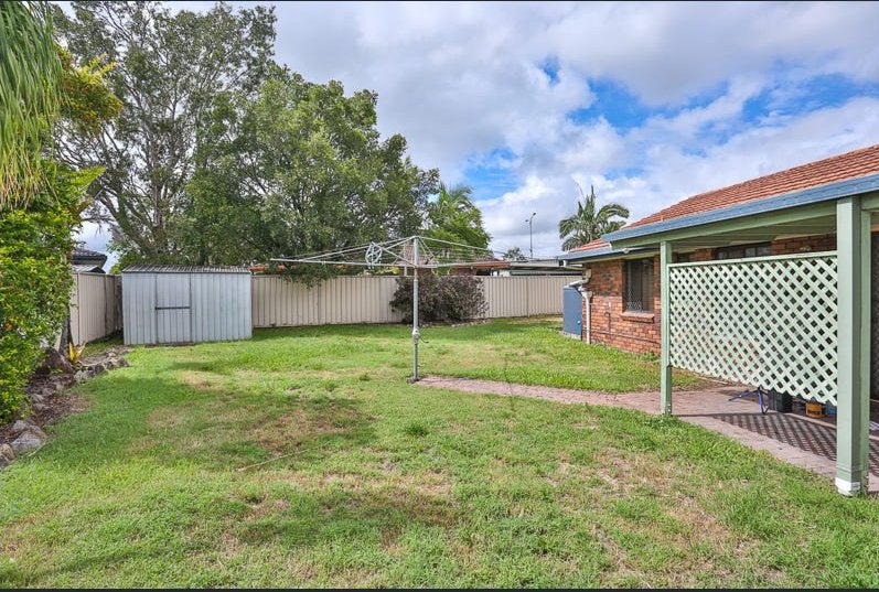 Photo - 4 Solo Place, Jamboree Heights QLD 4074 - Image 9