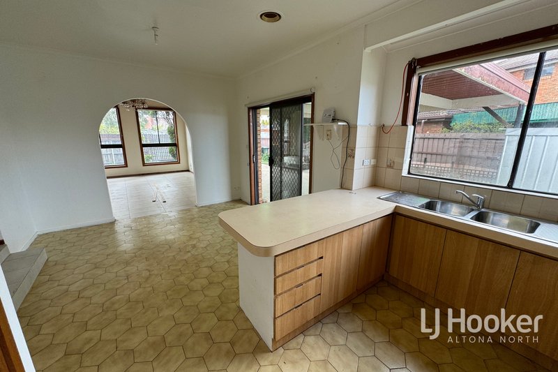 Photo - 4 Sommers Drive, Altona Meadows VIC 3028 - Image 6