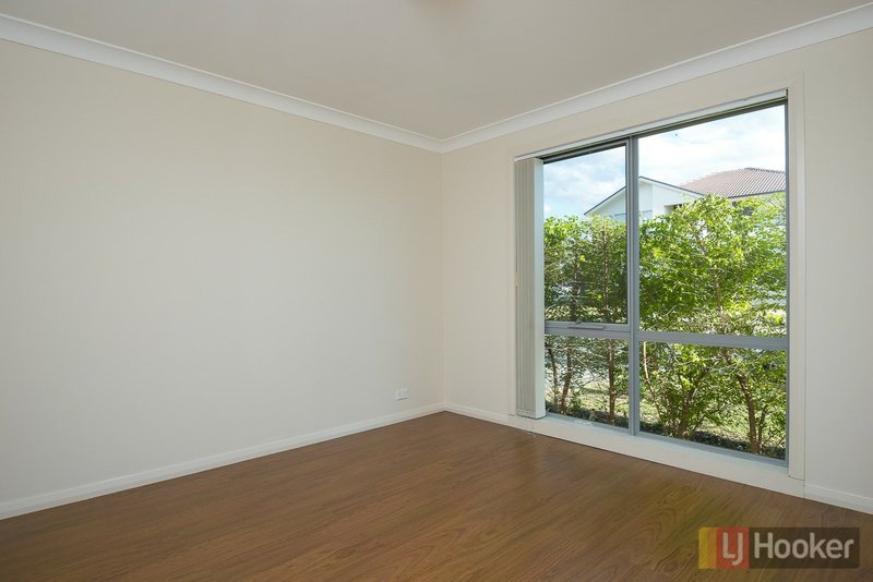 Photo - 4 Sovereign Circuit, Glenfield NSW 2167 - Image 2