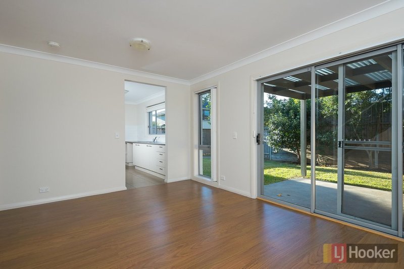 Photo - 4 Sovereign Circuit, Glenfield NSW 2167 - Image 3