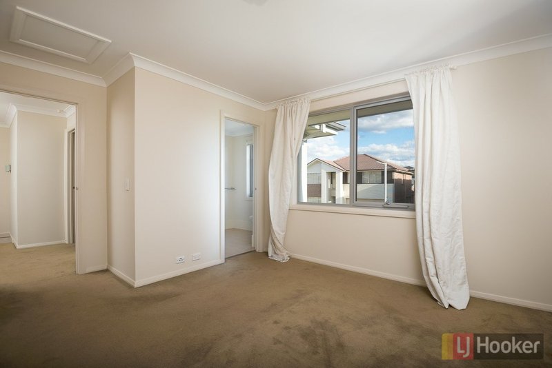 Photo - 4 Sovereign Circuit, Glenfield NSW 2167 - Image 6