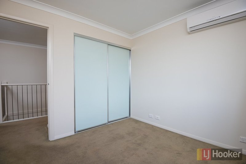 Photo - 4 Sovereign Circuit, Glenfield NSW 2167 - Image 7