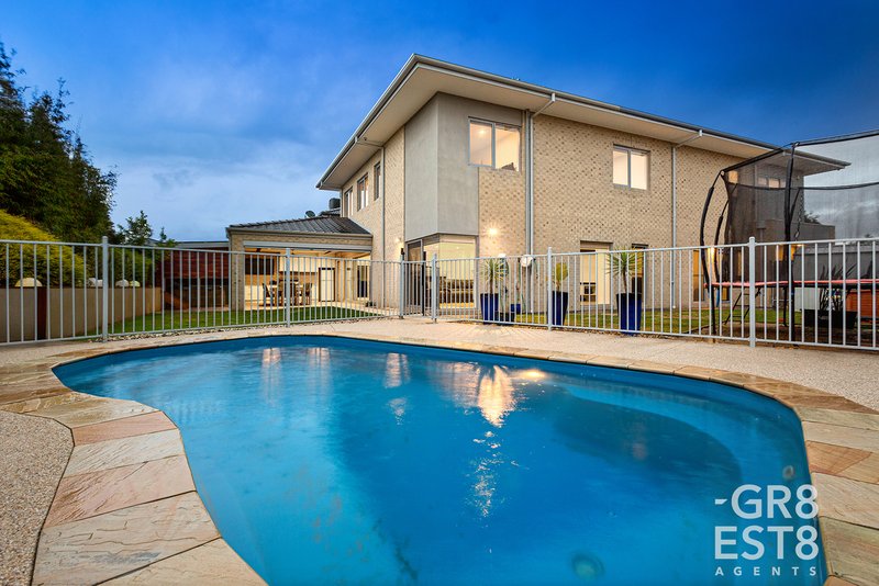 Photo - 4 Spearwood Rise, Cranbourne West VIC 3977 - Image 3