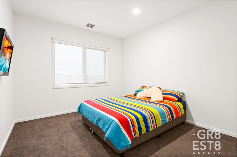 Photo - 4 Spearwood Rise, Cranbourne West VIC 3977 - Image 11