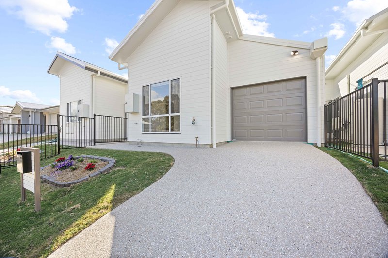 Photo - 4 Spindrift Road, Clinton QLD 4680 - Image 1