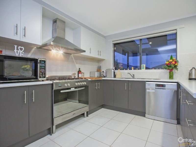 Photo - 4 Spinebill Court, Pakenham VIC 3810 - Image 5