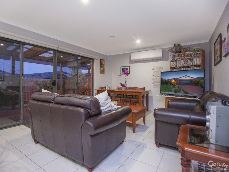 Photo - 4 Spinebill Court, Pakenham VIC 3810 - Image 6