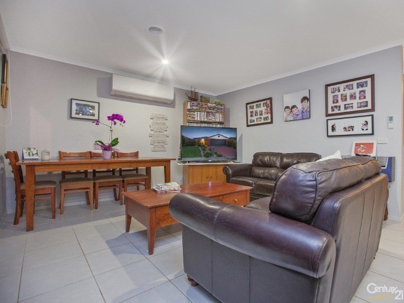 Photo - 4 Spinebill Court, Pakenham VIC 3810 - Image 7