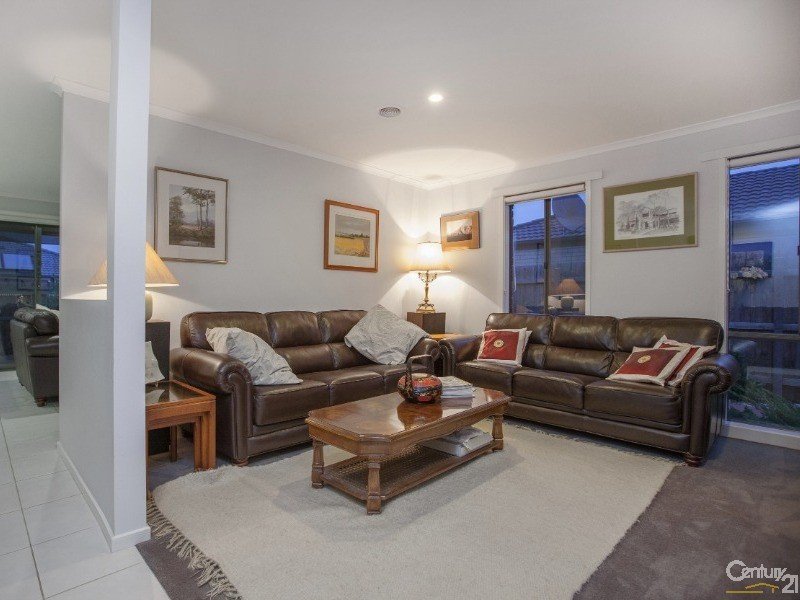 Photo - 4 Spinebill Court, Pakenham VIC 3810 - Image 8