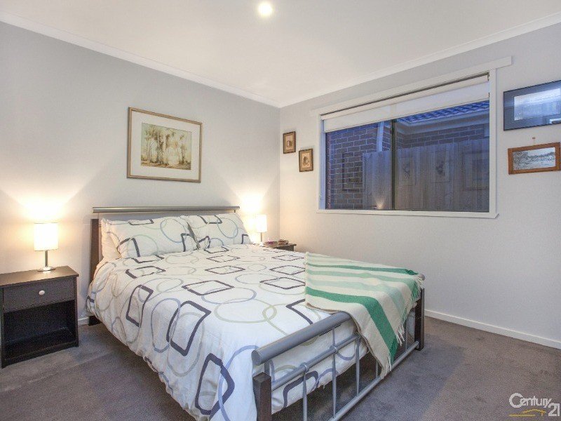 Photo - 4 Spinebill Court, Pakenham VIC 3810 - Image 11