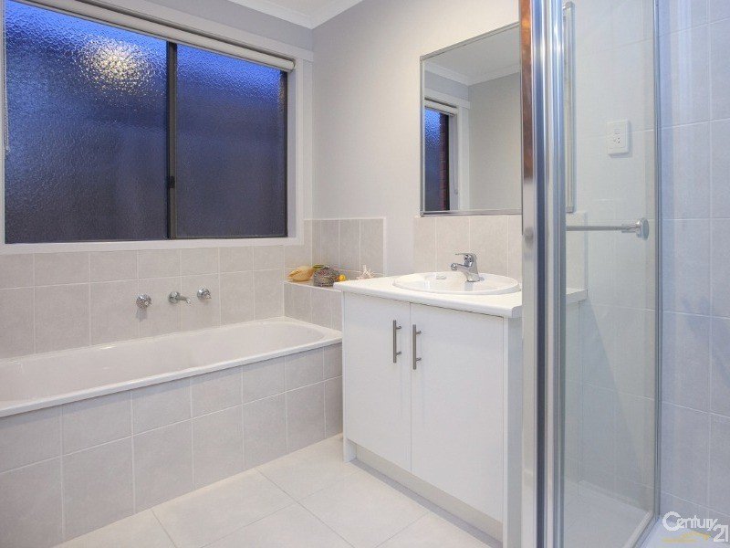 Photo - 4 Spinebill Court, Pakenham VIC 3810 - Image 13