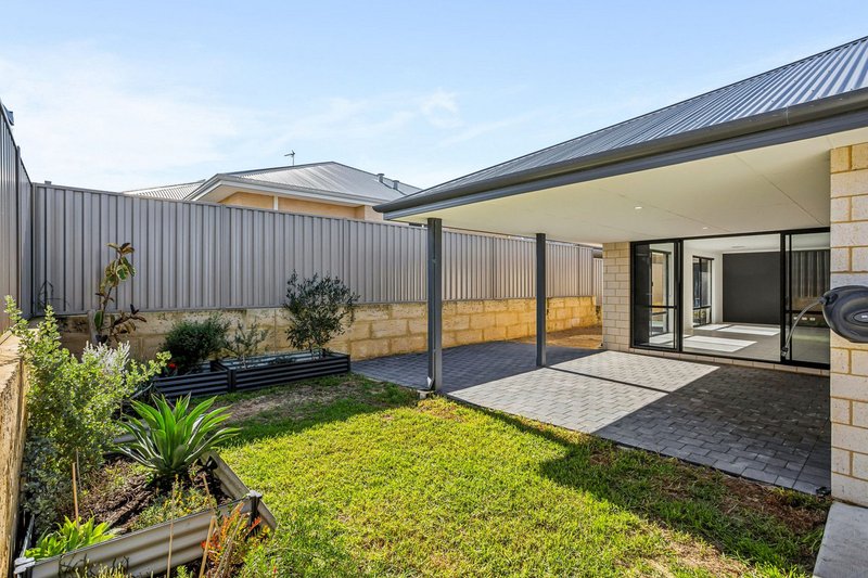 Photo - 4 Spinnaker Boulevard, Yanchep WA 6035 - Image 3